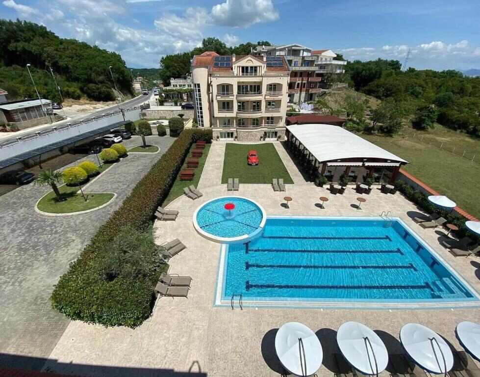 Apart Hotel Llolla seen from above with swimming pool and garden