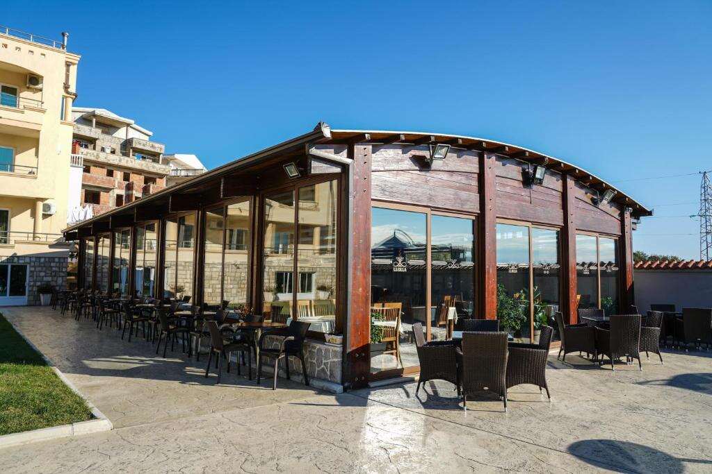 Glass-fronted restaurant pavilion with wooden beams
